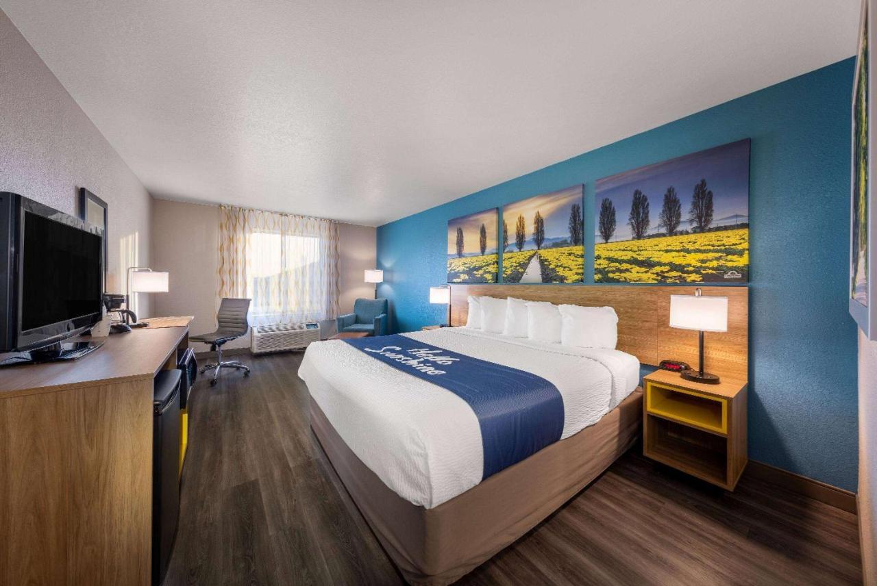 Days Inn By Wyndham Lathrop Exteriér fotografie