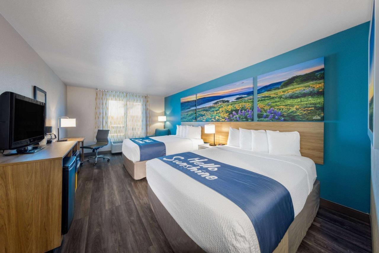 Days Inn By Wyndham Lathrop Exteriér fotografie
