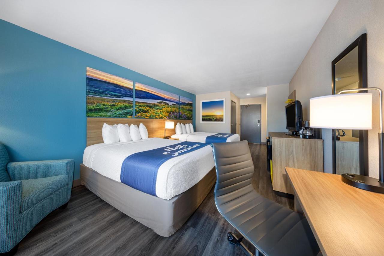 Days Inn By Wyndham Lathrop Exteriér fotografie